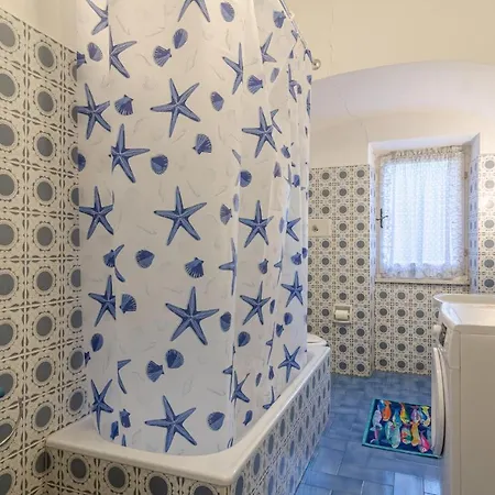 3 Bedroom Pet Friendly In Zoagli